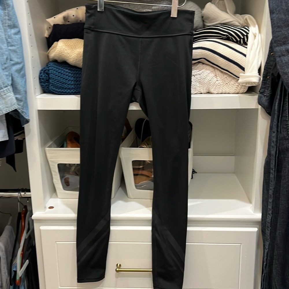 Black Tory sport work out leggings.. with a chevron detail